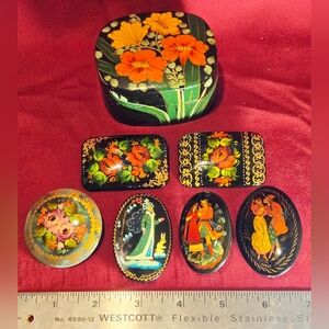 6 Vintage Hand Painted & Lacquered Brooches & Trinket Box